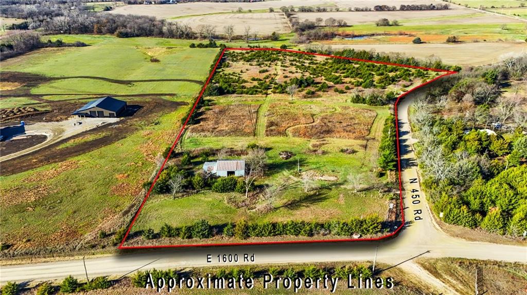 1587 N 450th Rd, Baldwin City, KS 66006
