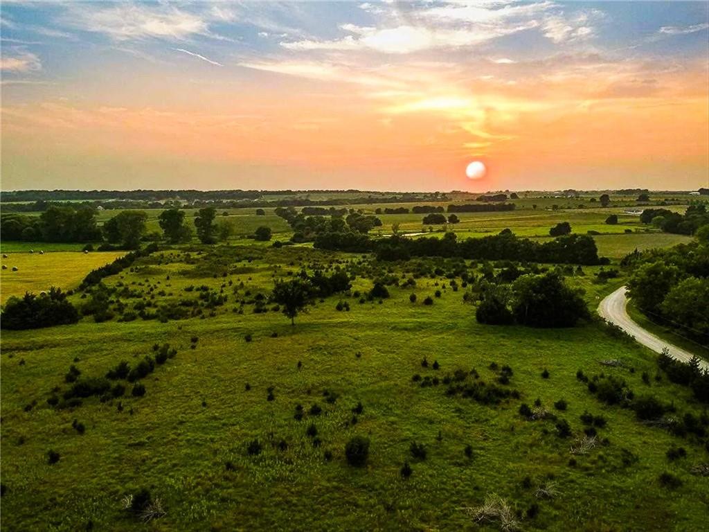 1587 N 450th Rd, Baldwin City, KS 66006