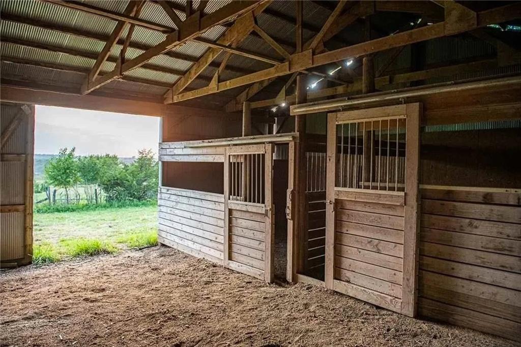 1587 N 450th Rd, Baldwin City, KS 66006