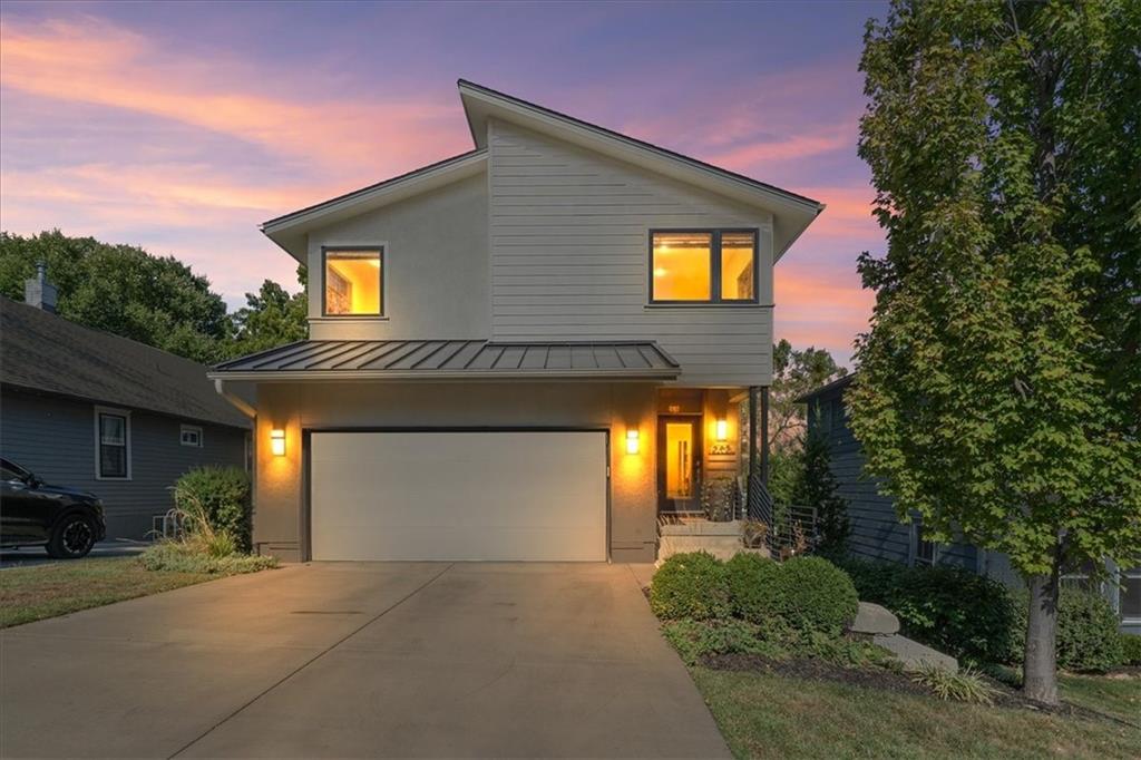 1908 W 48th St S, Westwood, KS 66205