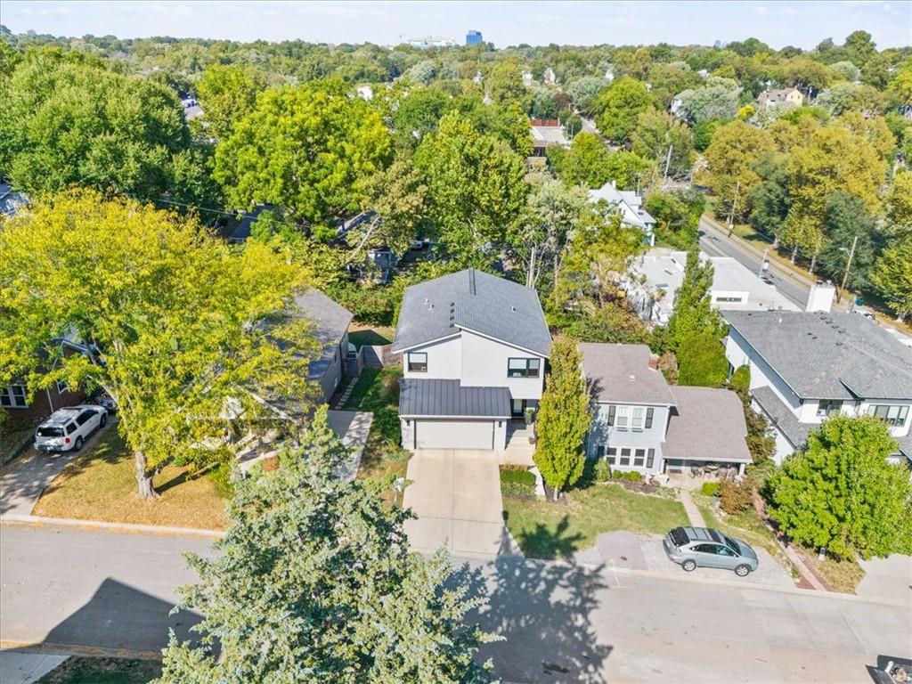 1908 W 48th St S, Westwood, KS 66205