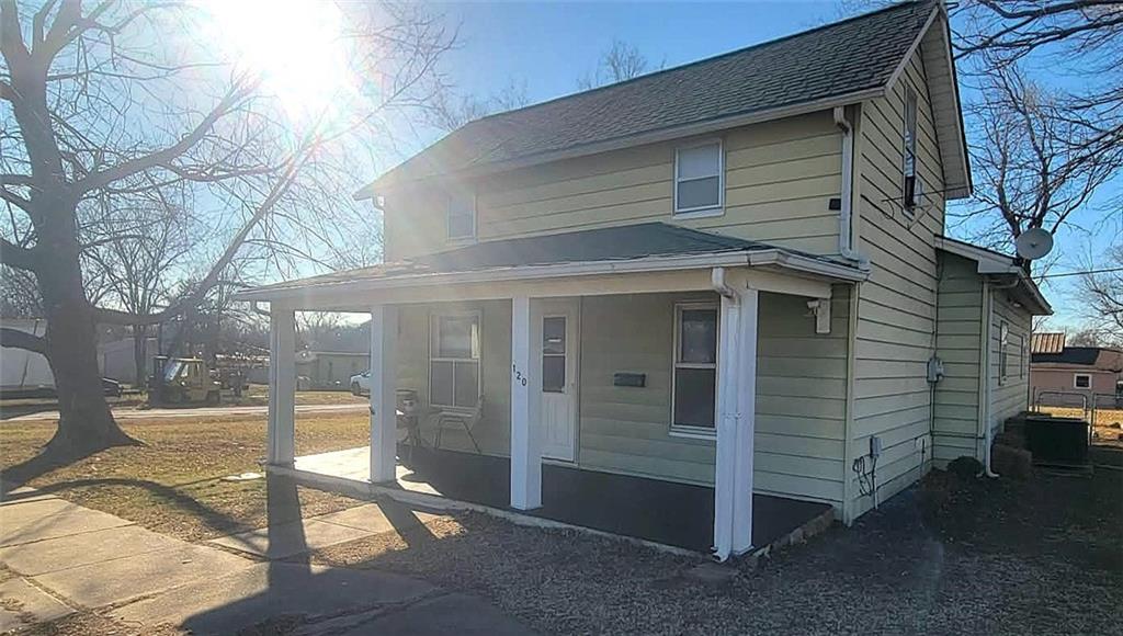 120 S 3rd St, Humboldt, KS 66748