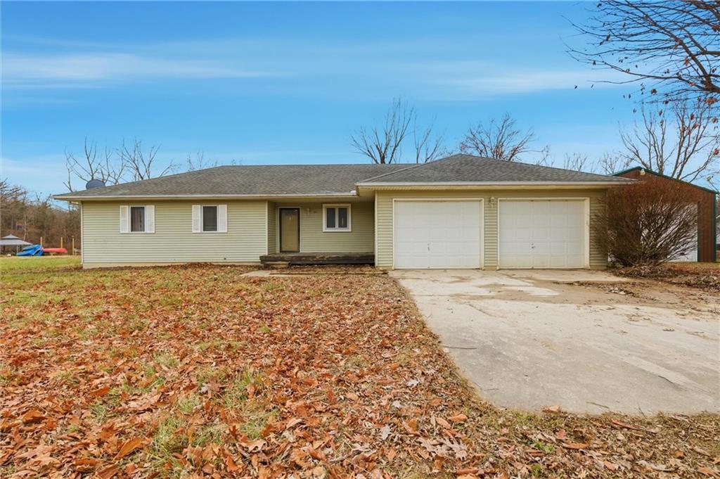 15035 S Beachfront Dr, Excelsior Springs, MO 64024