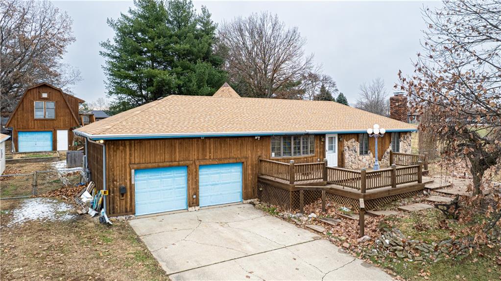 1402 SE Moore Rd, St Joseph, MO 64504