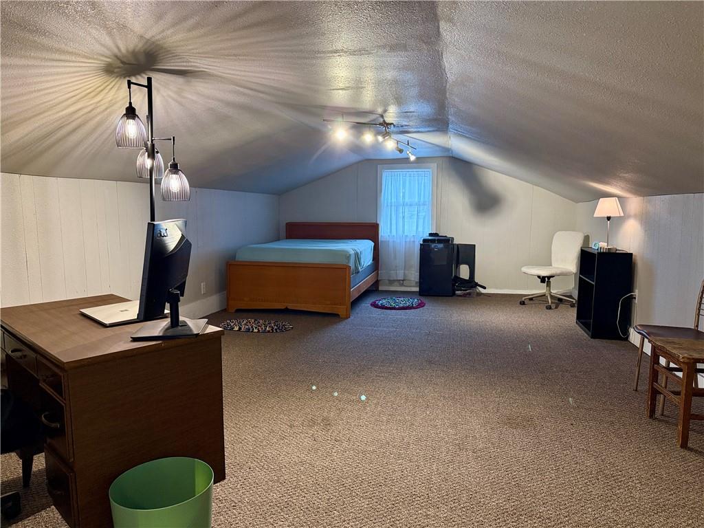 300 S 4th St, Burlington, KS 66839