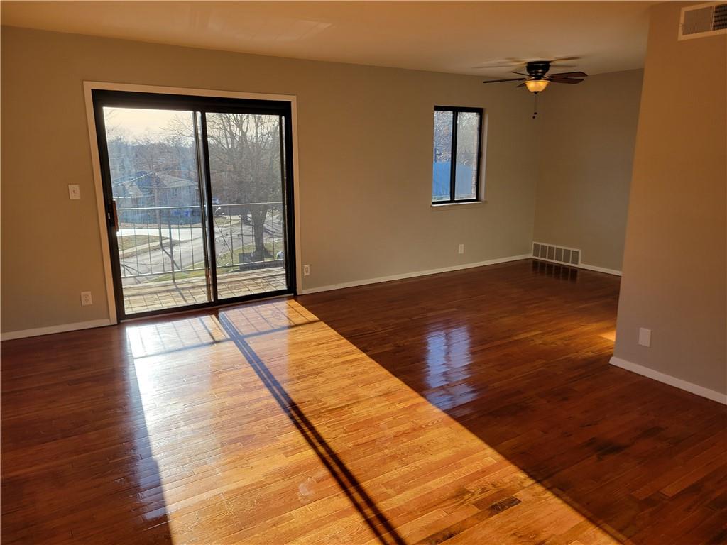 8221 Santa Fe Dr #10, Overland Park, KS 66204