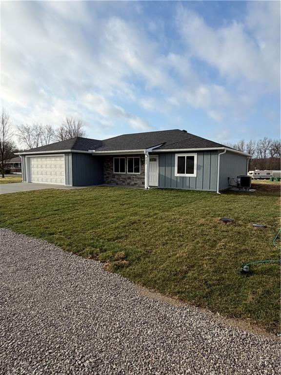 207 W 2nd St, Creighton, MO 64739