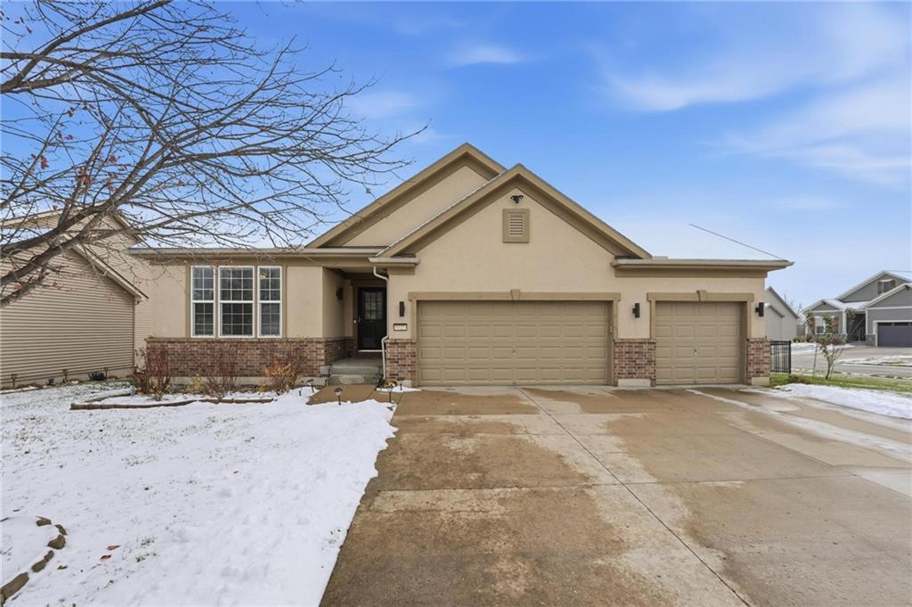 1021 SW Cheshire Dr, Lee's Summit, MO 64083