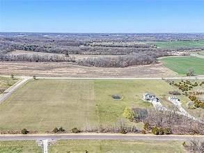 2063 Hedgehill Dr, Bates City, MO 64011