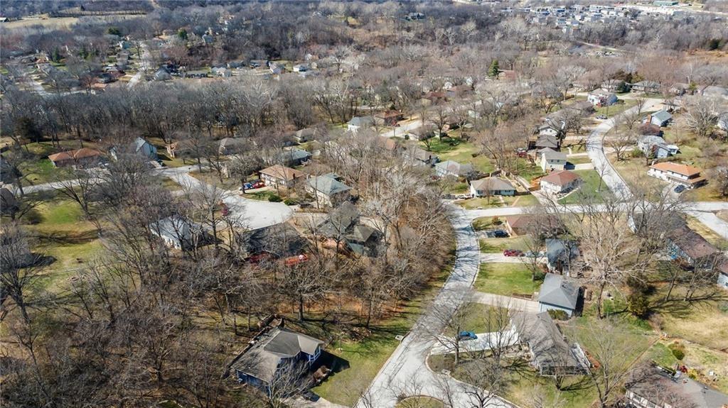 58th Ter, Parkville, MO 64152