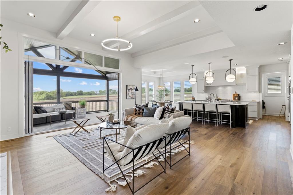22053 W 99th Ter, Lenexa, KS 66220