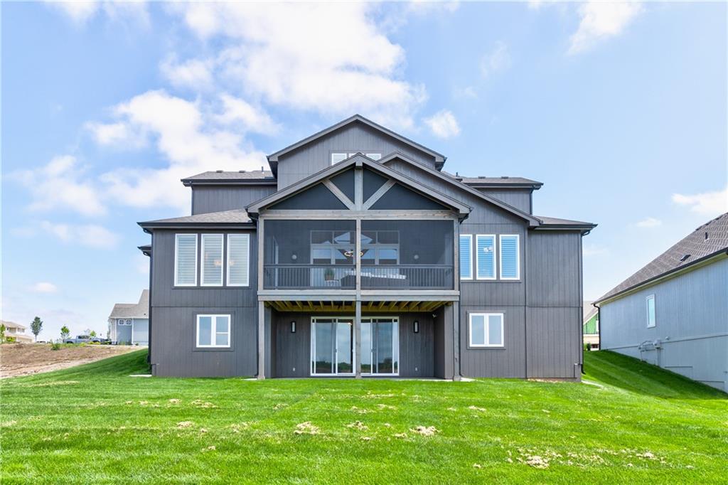 22053 W 99th Ter, Lenexa, KS 66220