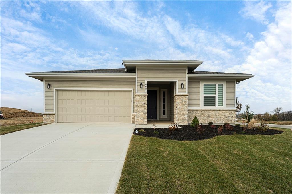 1534 N 162nd Ter, Basehor, KS 66007