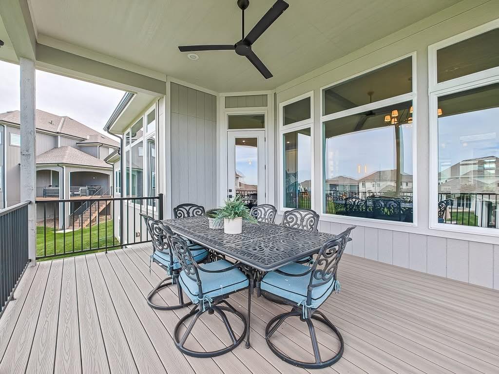 8625 Westridge Ct, Parkville, MO 64152