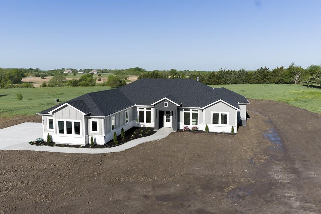 17965 235th St, Tonganoxie, KS 66086