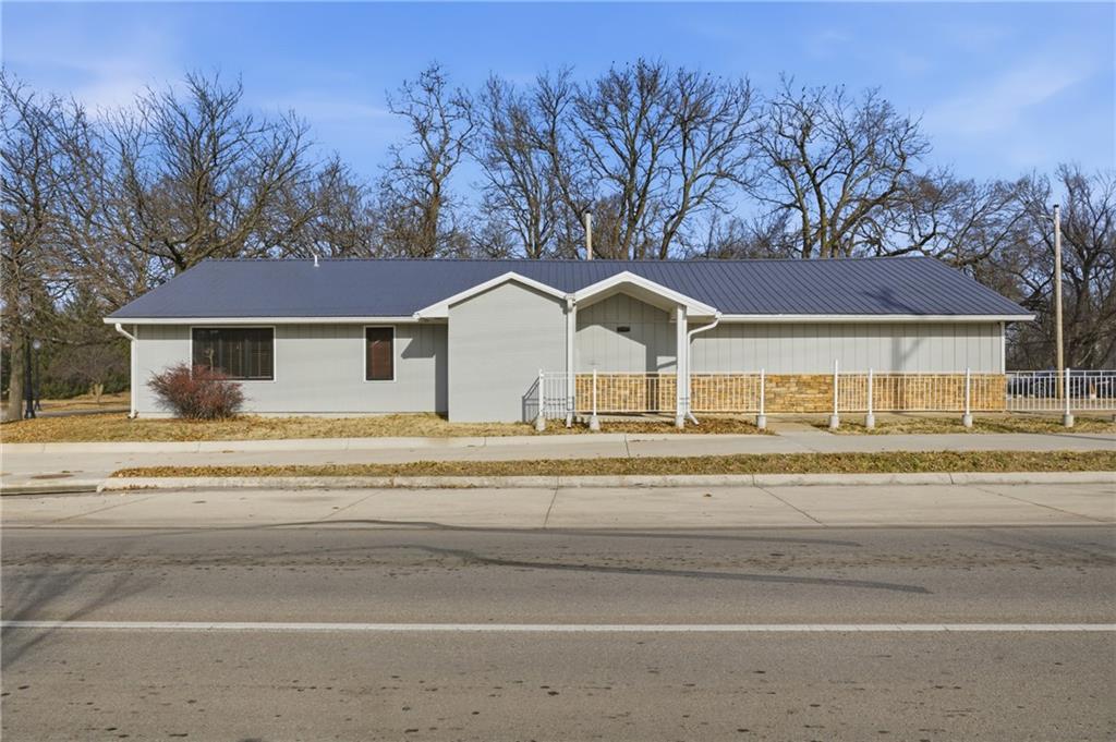 1196 Washburn Ave, Topeka, KS 66604