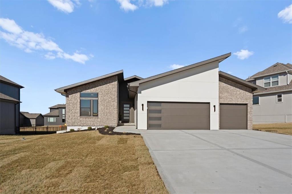 2606 SW Farm Field Rd, Lee's Summit, MO 64082