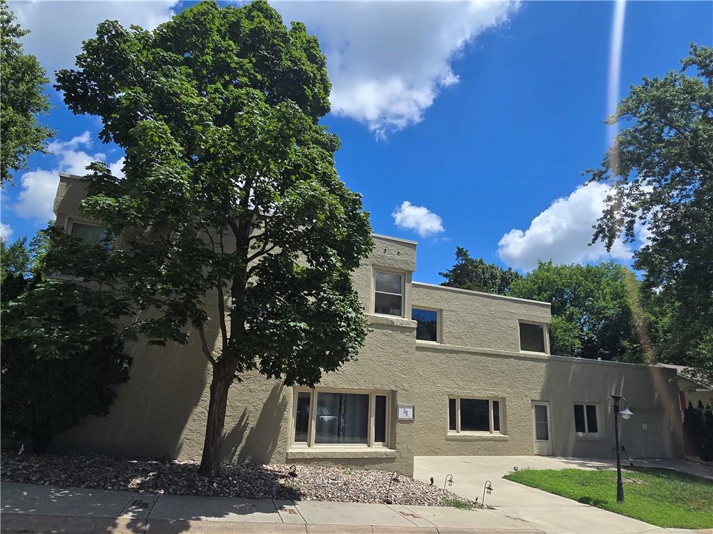 1954 S Lake Ter, Independence, MO 64055