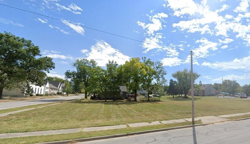 400 E Green St, Lee's Summit, MO 64063