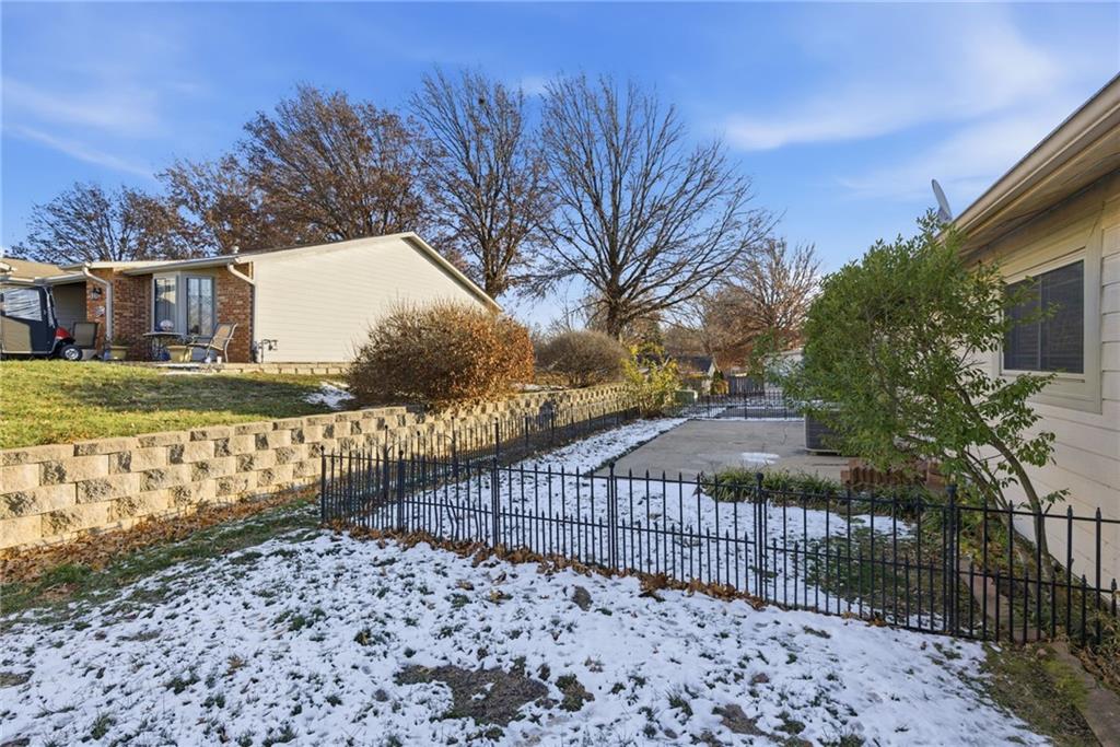 1412 W Stone Blvd, Raymore, MO 64083
