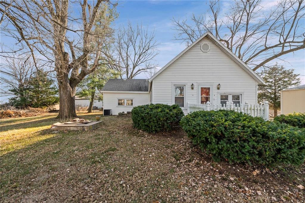 103 Church St, De Kalb, MO 64440