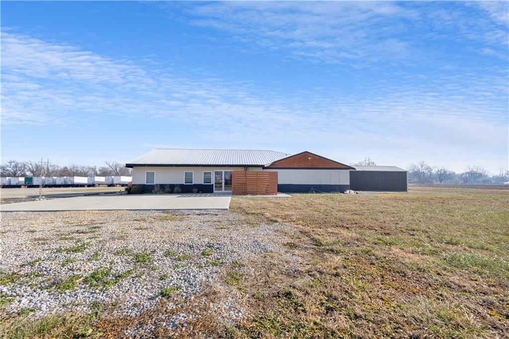 6911 Memorial Hw, St Joseph, MO 64504