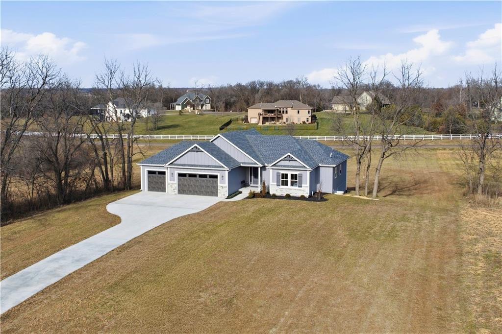 17860 Clearview Dr, Leavenworth, KS 66048