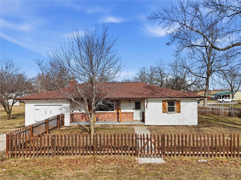 208 E Stone Ave, Leeton, MO 64761