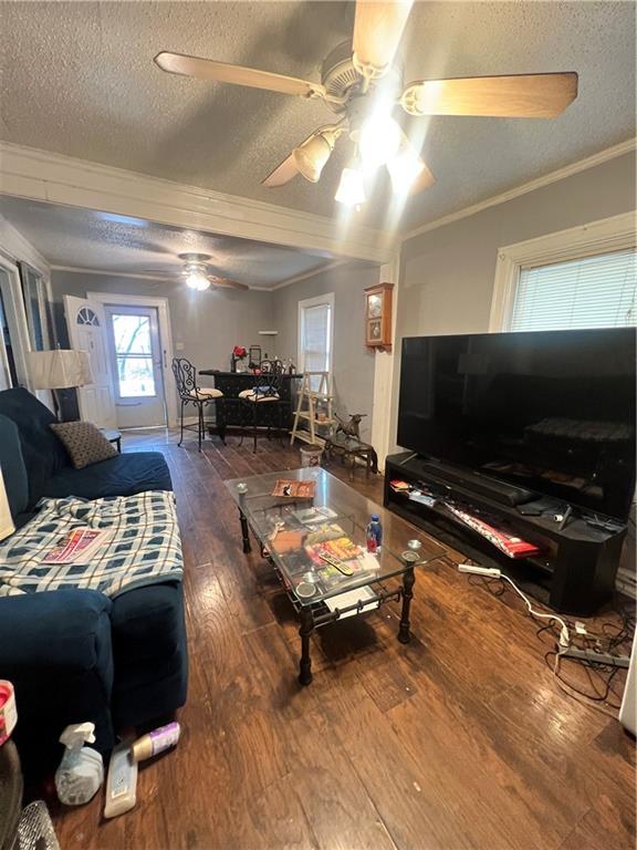 5211 Gladstone Blvd, Kansas City, MO 64123