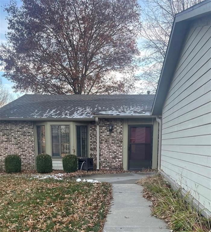 1321 W Campbell Blvd, Raymore, MO 64083