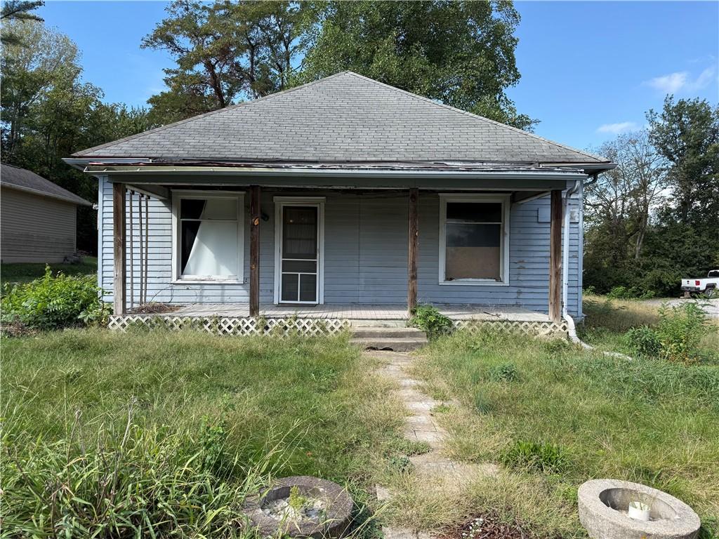 202 6th Ave S, Greenwood, MO 64034