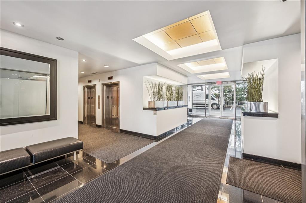 803 W 48th #302 St #302, Kansas City, MO 64112