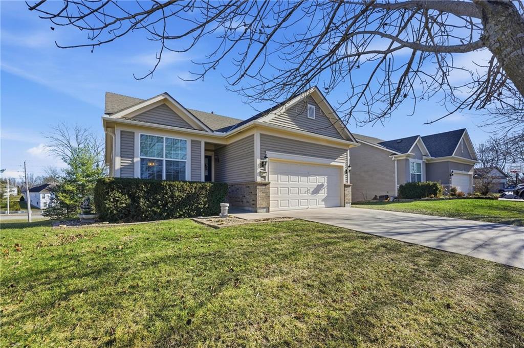 4821 SW Davis Dr, Lee's Summit, MO 64083