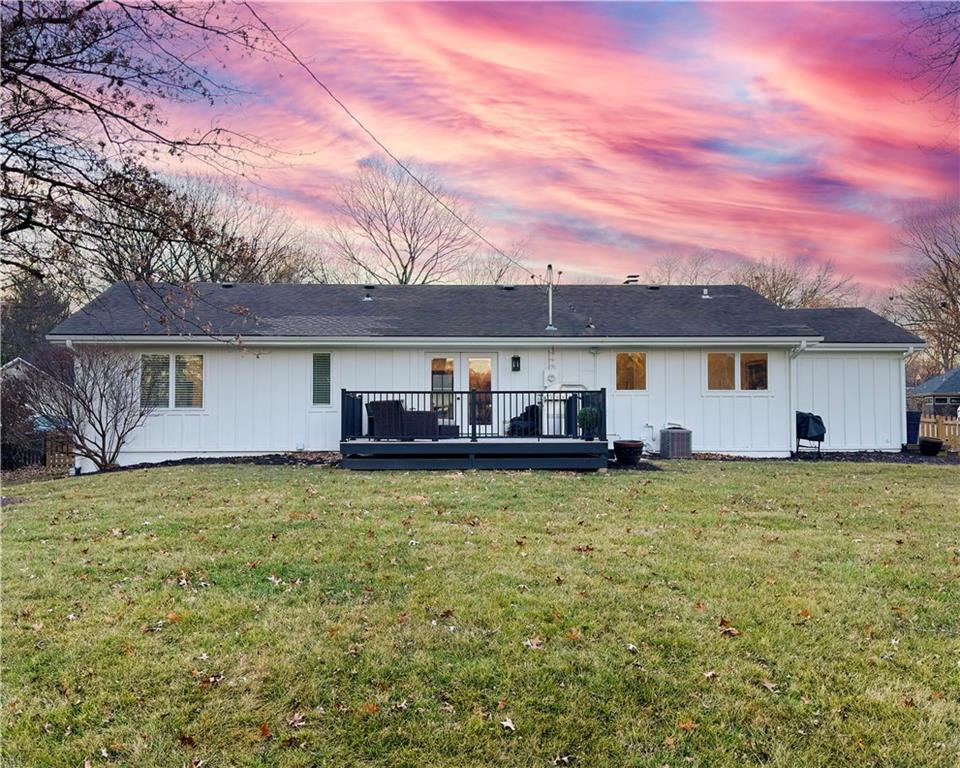 9737 Mohawk Dr, Overland Park, KS 66206