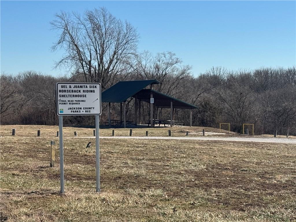 33108 E Hammond Rd, Lone Jack, MO 64070