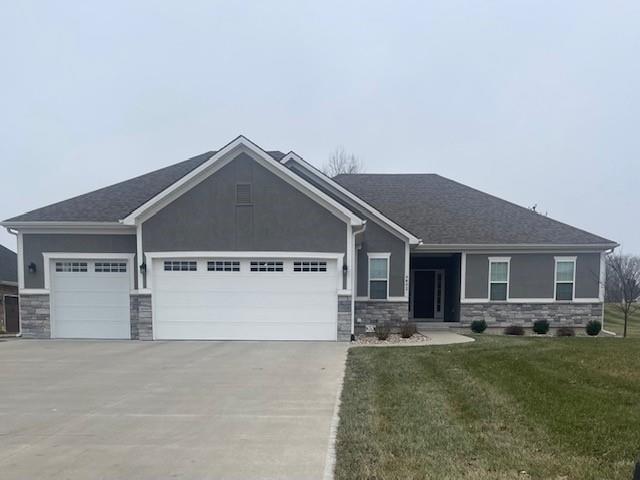 4802 Corinth Dr, St Joseph, MO 64506
