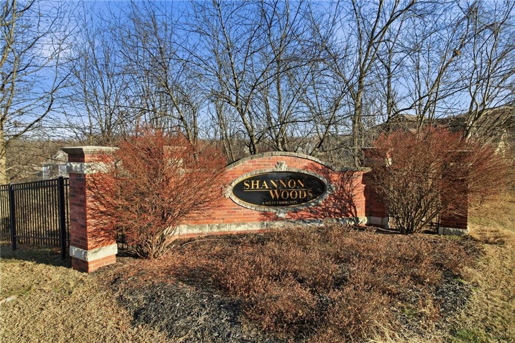 1934 Edgewood Dr, Leavenworth, KS 66048
