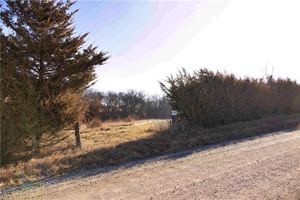 E 220th Ave, Bethany, MO 64424
