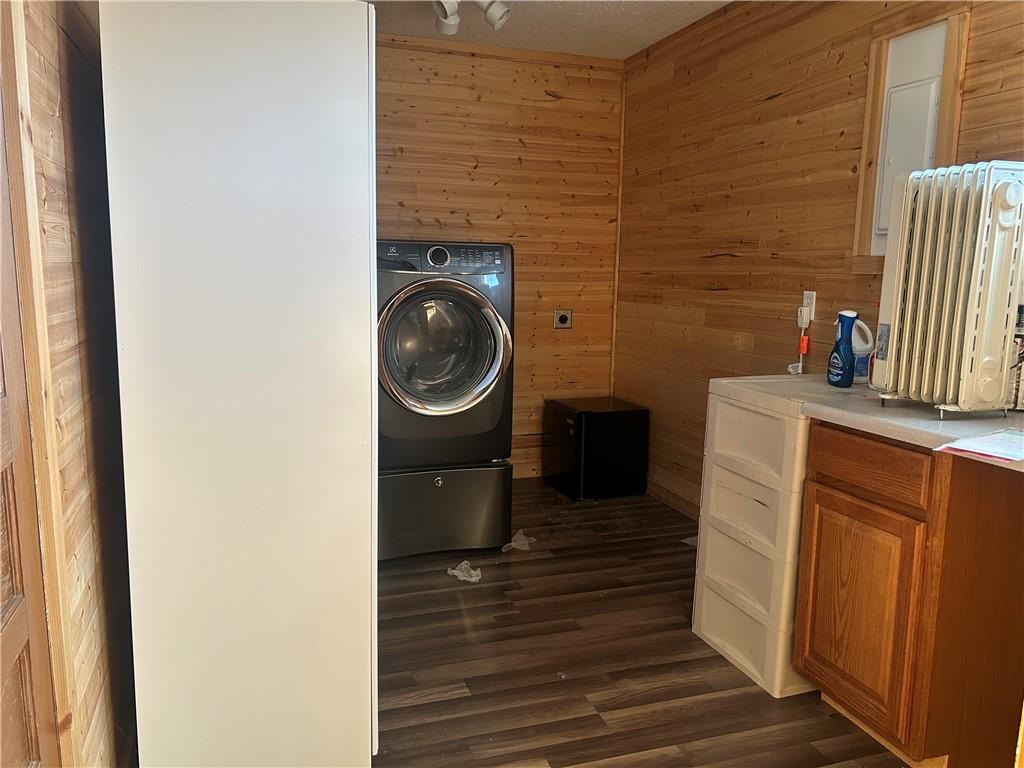 107 W 7th St, Caney, KS 67333