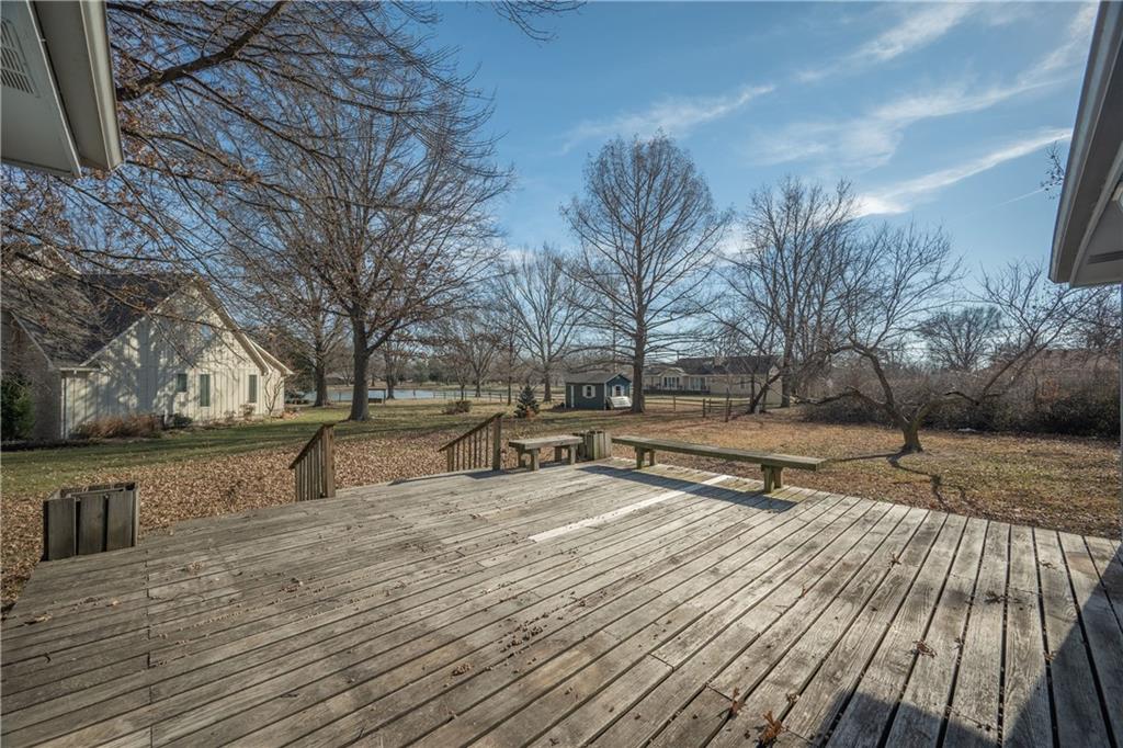 603 Lakeside Ct, Girard, KS 66743