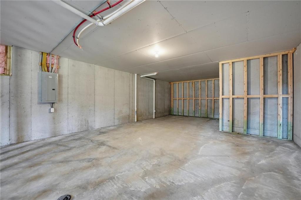 1413 N 163rd St, Basehor, KS 66007