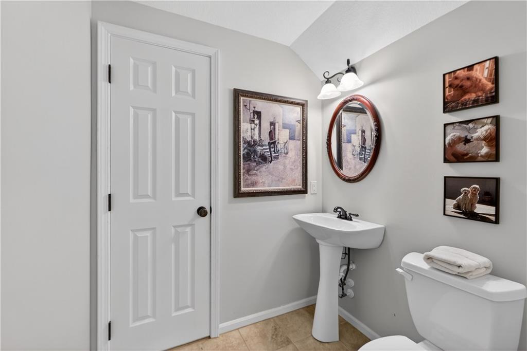 9636 Cailler Dr, Lenexa, KS 66220