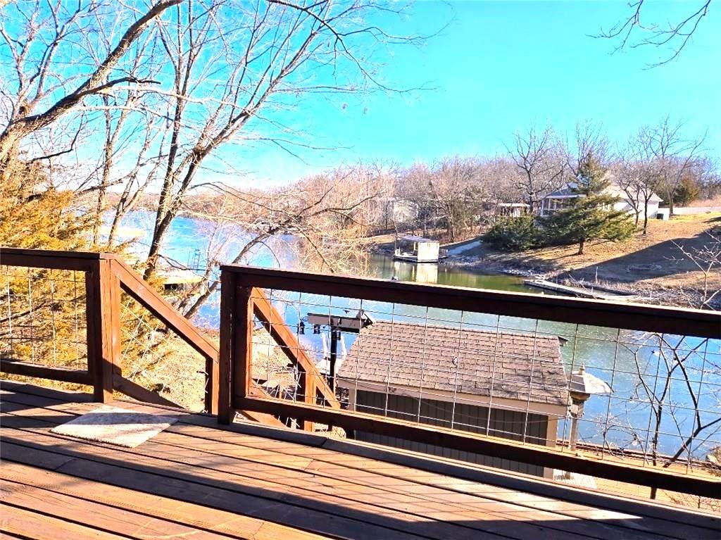 393 W Sugar Lake Dr, Mound City, KS 66056