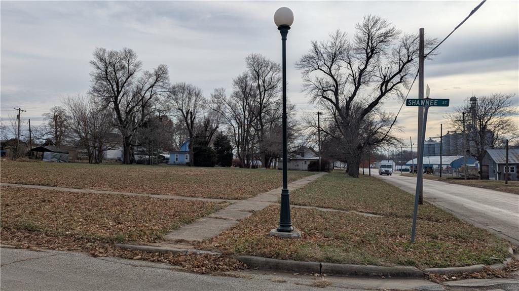 815 Shawnee St, Hiawatha, KS 66434