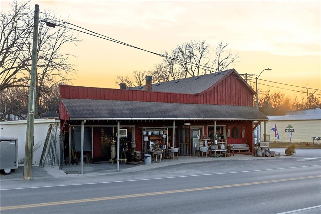 409 W Main St, Greenwood, MO 64034