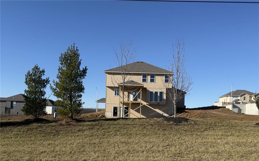 8931 N Poplar Ave, Kansas City, MO 64156