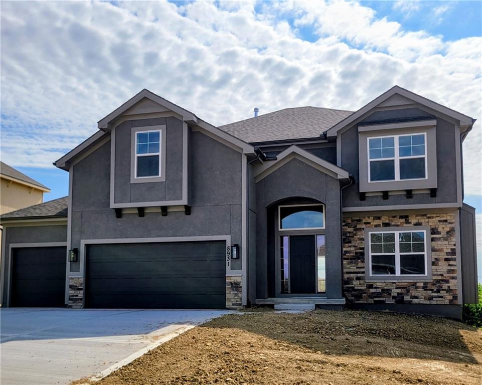8931 N Poplar Ave, Kansas City, MO 64156