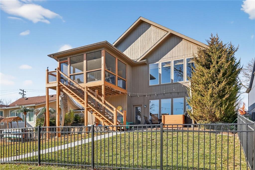 71 Anchor Dr, Lake Tapawingo, MO 64015
