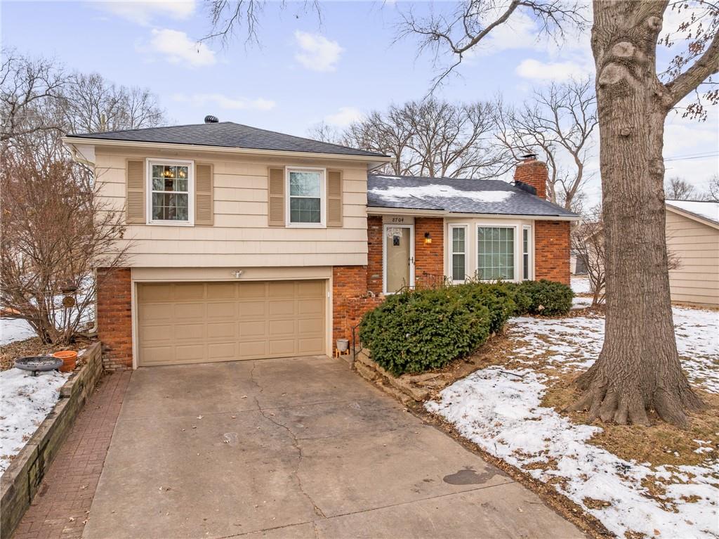 8704 W 72nd St, Merriam, KS 66204