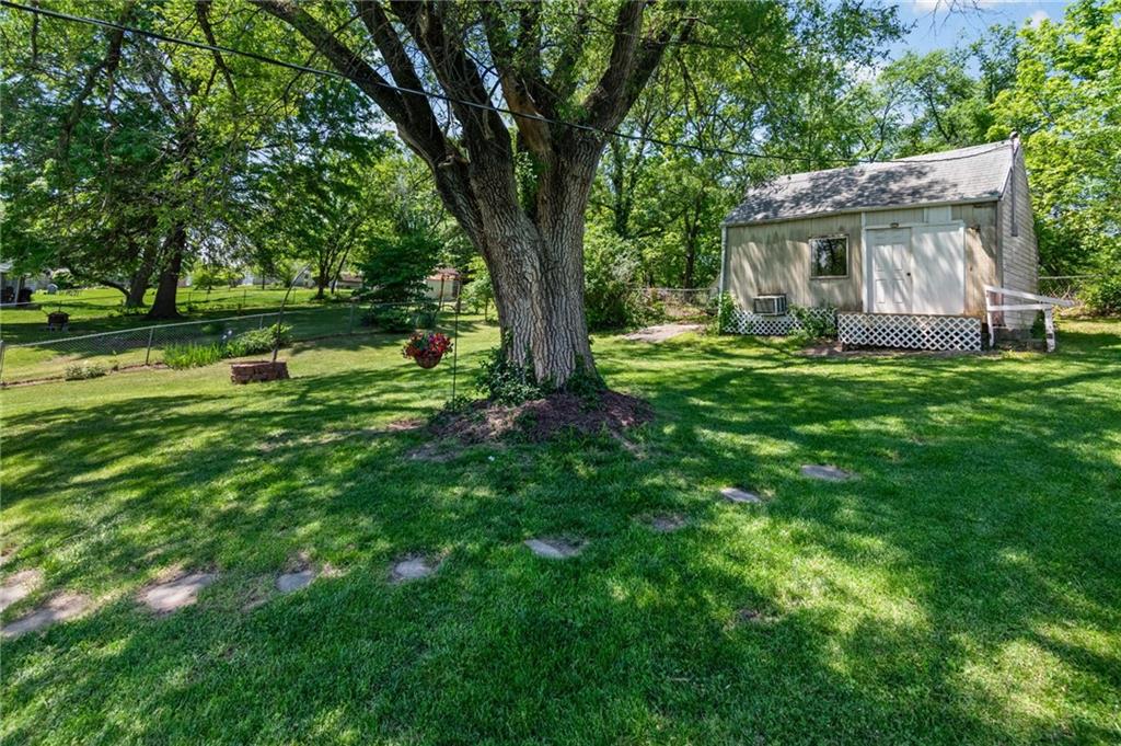 6700 River Rd, Pleasant Valley, MO 64068